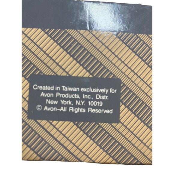 Avon Love-A-Bunny Collection Lunchtime Bunny Ornament - Picture 10 of 10